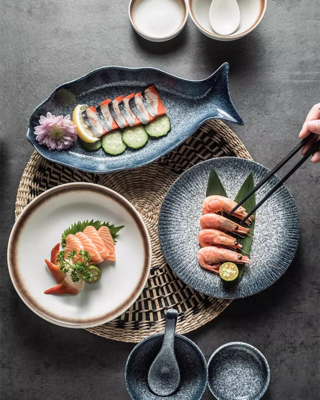 Japanese Porcelain Dinnerware Set – Minimalist Design for Everyday Use