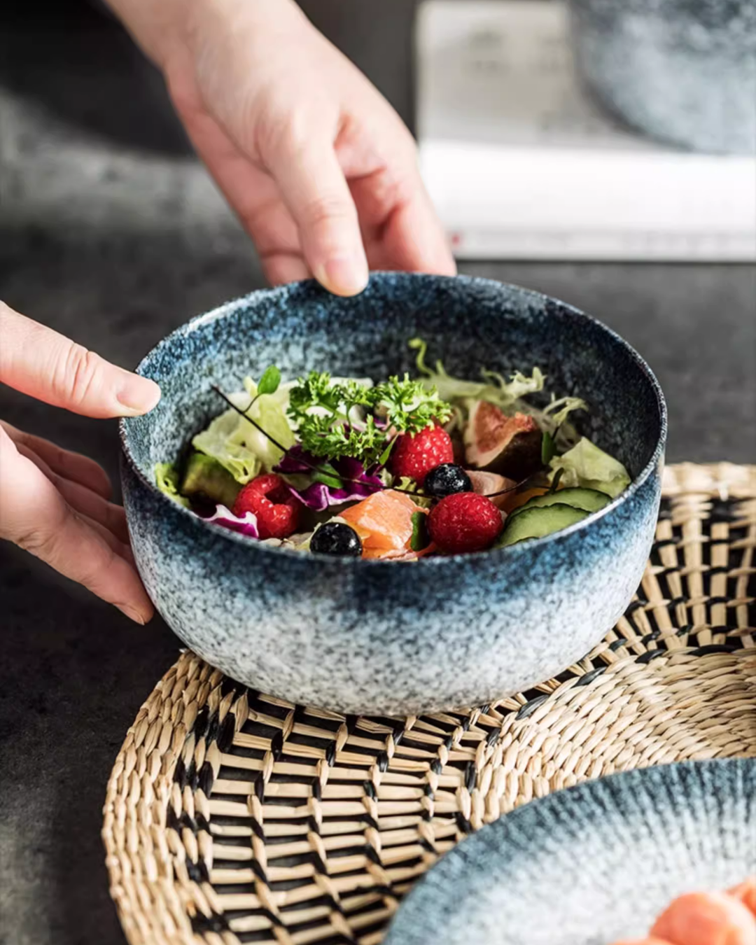 Japanese Porcelain Dinnerware Set – Minimalist Design for Everyday Use