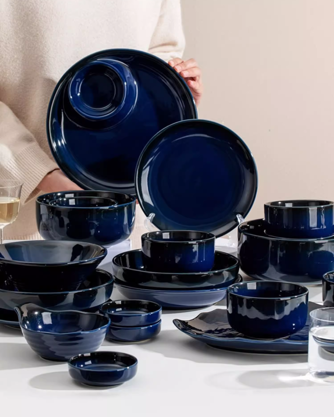 Handcrafted Nordic Deep Blue Dinnerware Set — Elegant Gradient Design