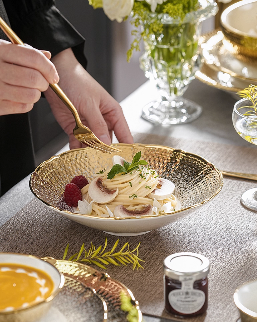 Elegant Porcelain Dinnerware Set with Gold Rim for Everyday Dining