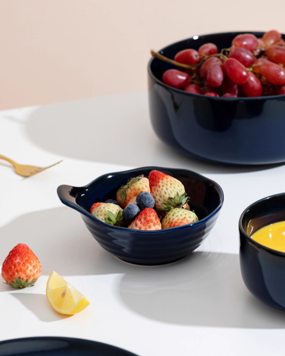 Handcrafted Nordic Deep Blue Dinnerware Set — Elegant Gradient Design