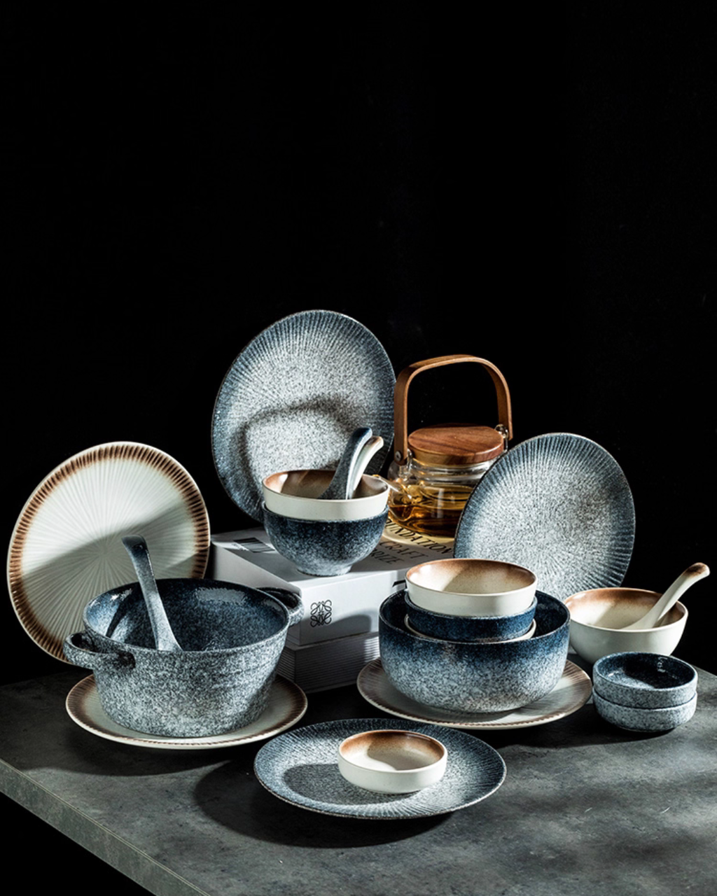 Japanese Porcelain Dinnerware Set – Minimalist Design for Everyday Use