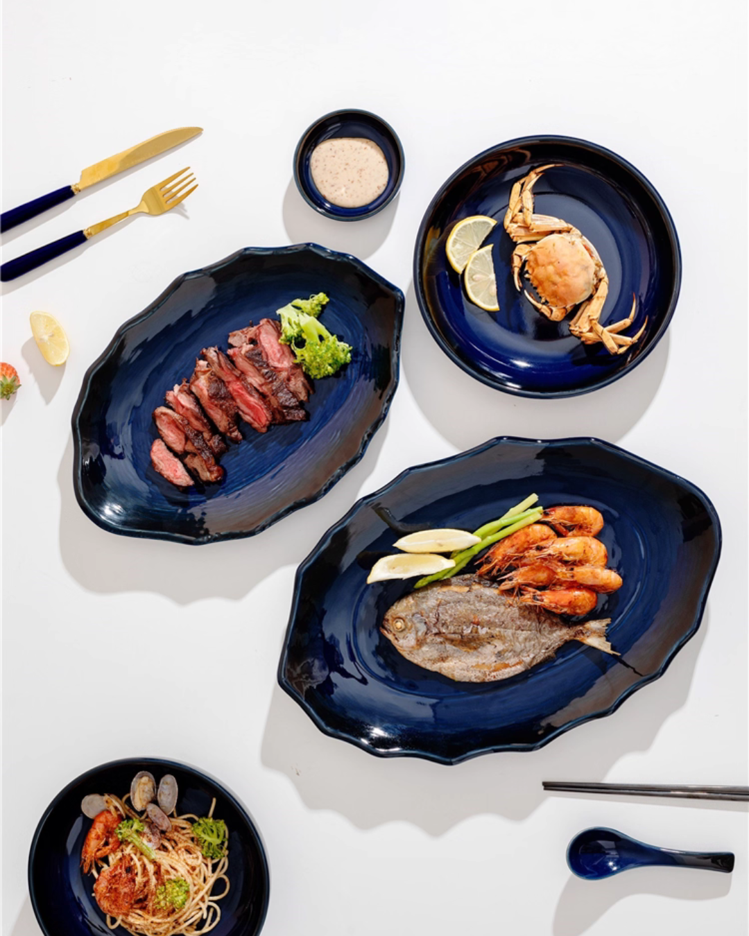 Handcrafted Nordic Deep Blue Dinnerware Set — Elegant Gradient Design