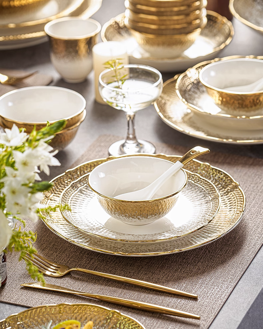 Elegant Porcelain Dinnerware Set with Gold Rim for Everyday Dining
