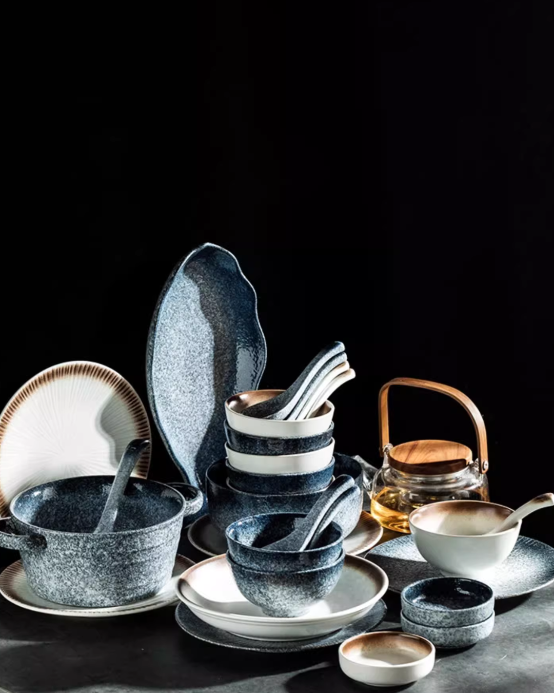 Japanese Porcelain Dinnerware Set – Minimalist Design for Everyday Use