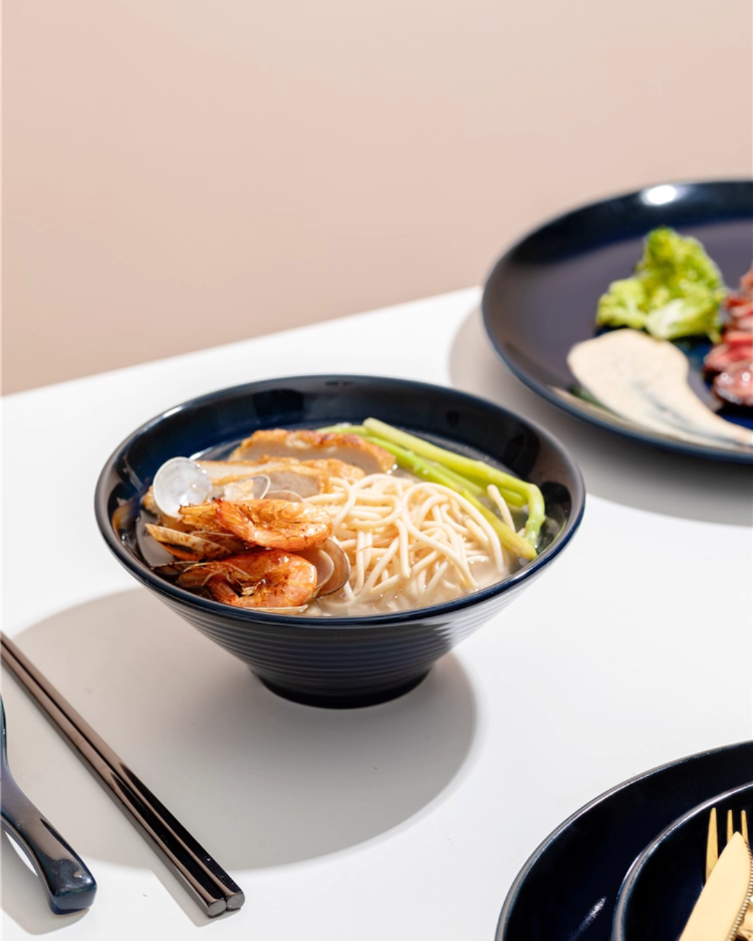 Handcrafted Nordic Deep Blue Dinnerware Set — Elegant Gradient Design