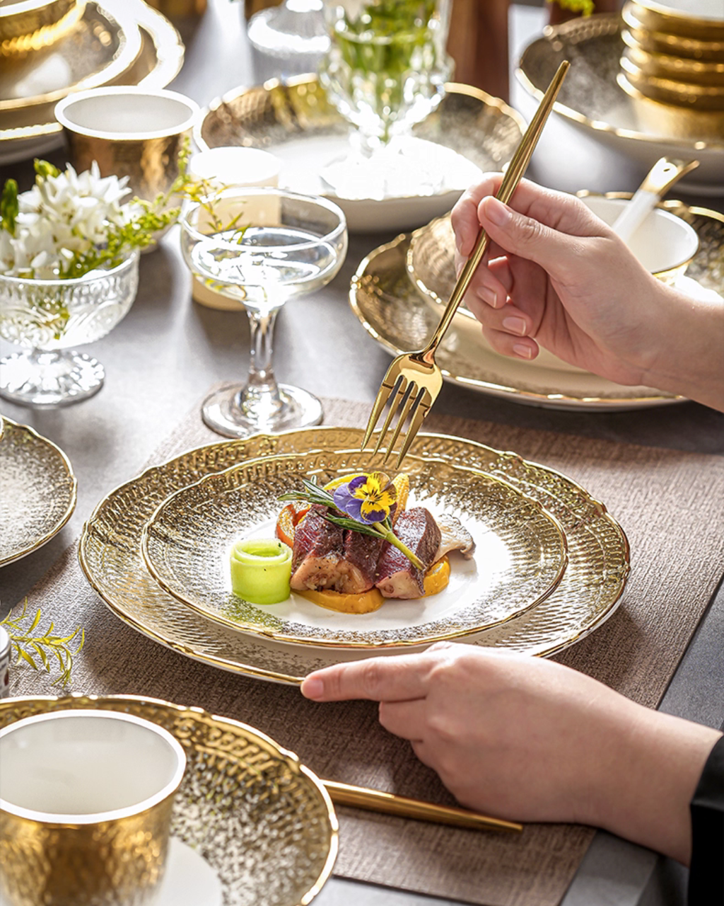 Elegant Porcelain Dinnerware Set with Gold Rim for Everyday Dining