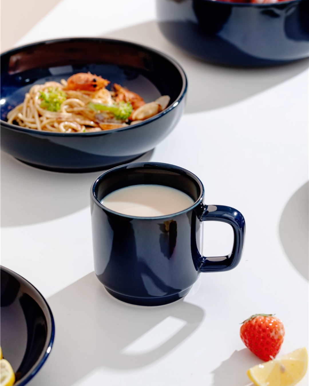 Handcrafted Nordic Deep Blue Dinnerware Set — Elegant Gradient Design