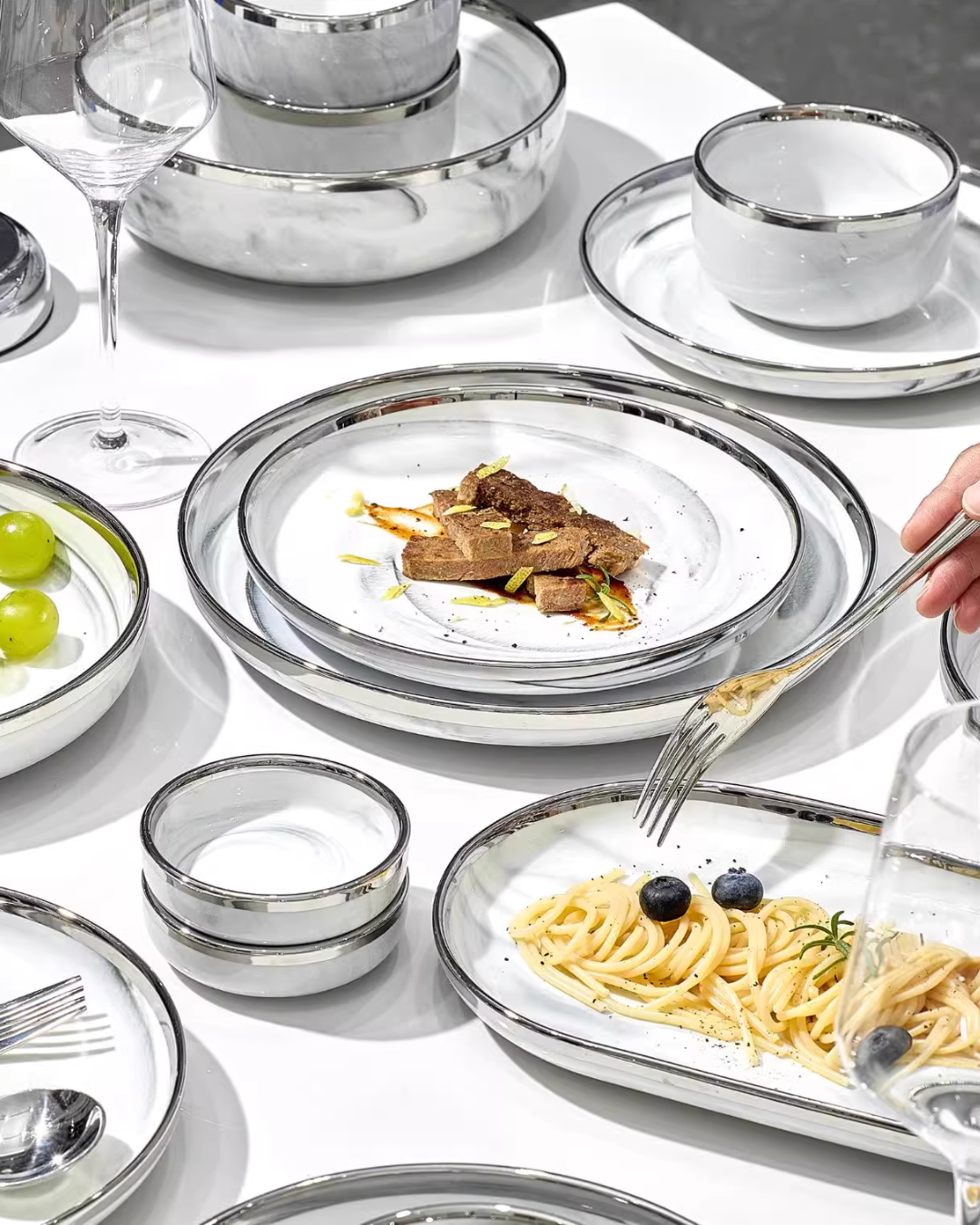 Marble-Style Premium Ceramic Dinnerware Set – Silver-Trim Luxury