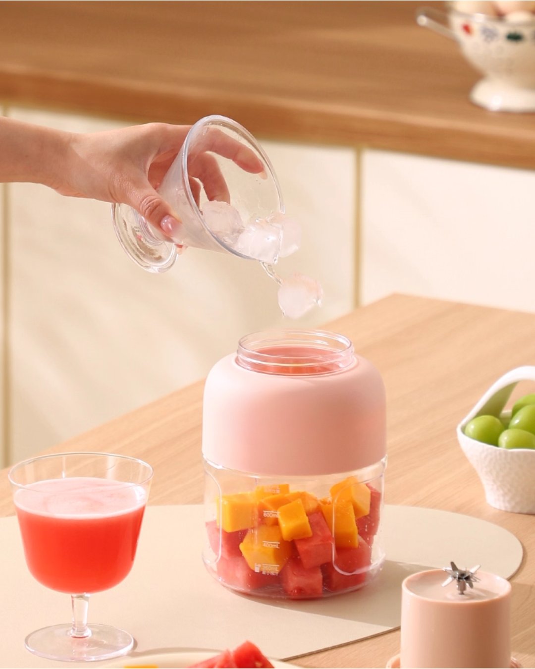 Compact Wireless Juicer Cup for Smoothies and Fresh Juice