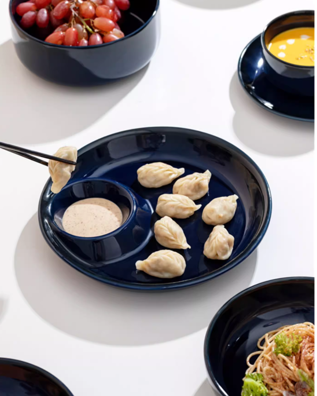 Handcrafted Nordic Deep Blue Dinnerware Set — Elegant Gradient Design