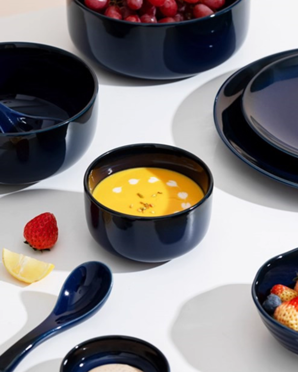 Handcrafted Nordic Deep Blue Dinnerware Set — Elegant Gradient Design