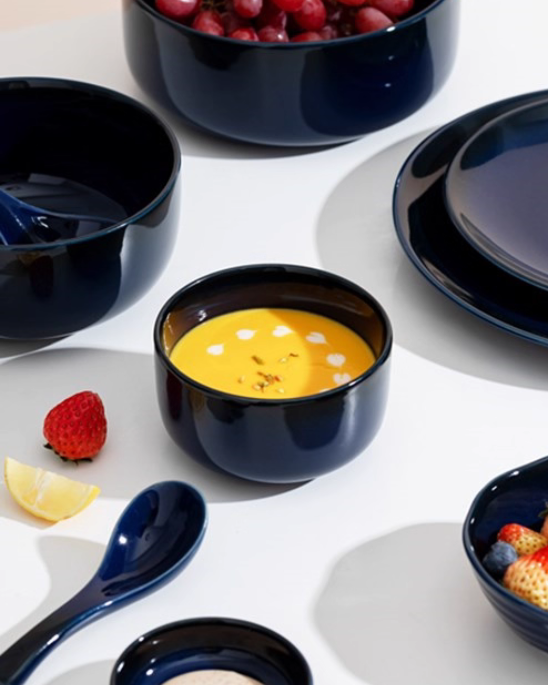 Handcrafted Nordic Deep Blue Dinnerware Set — Elegant Gradient Design
